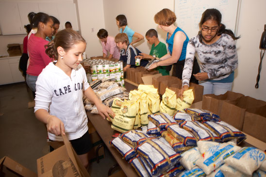 Family of Volunteers Makes a Difference | The Greater Boston Food Bank