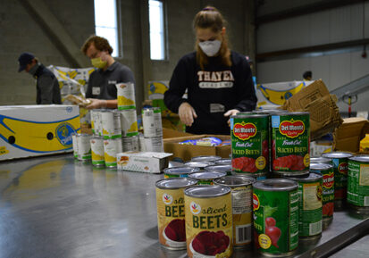 GBFB Volunteer sorting food